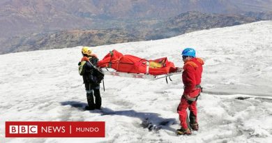 Perú: encuentran el cuerpo momificado de un escalador estadounidense que desapareció hace 22 años en la cumbre más alta del país sudamericano - BBC News Mundo