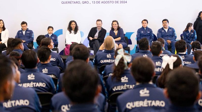 Abandera Kuri a la delegación queretana de Paranacionales CONADE 2024