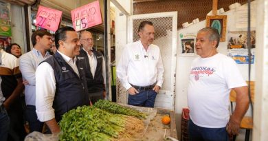 Mauricio Kuri y Luis Nava visitan el Mercado 4 de Marzo