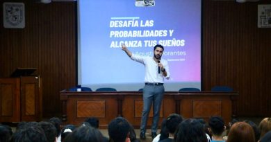 Agustín Dorantes se reúne con alumnos de la UAQ