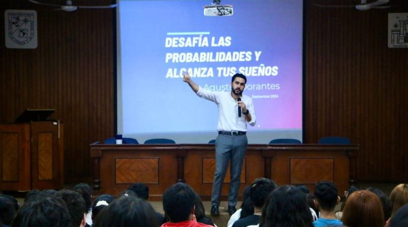 Agustín Dorantes se reúne con alumnos de la UAQ