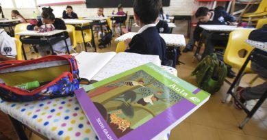 Avanza la entrega de libros de texto 