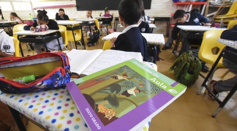 Avanza la entrega de libros de texto 