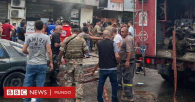 Beepers: una nueva ola de explosiones de walkie-talkies en Líbano deja al menos 20 muertos y cientos de heridos mientras Israel moviliza tropas desde Gaza hacia el norte del país - BBC News Mundo