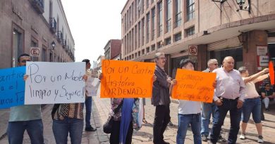 Exigen comerciantes del Centro Histórico retirar a ambulantes