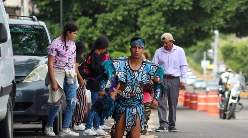 Fieles a la Santa Cruz cumplen sus mandas