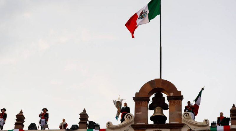 Regresan a Plaza de Armas los honores a la Bandera