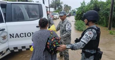 En Acapulco, Guardia Nacional continúa la evacuación de zonas inundadas y brinda seguridad en zonas comerciales