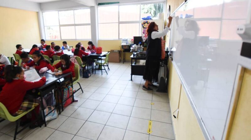 Escuelas recibirán niños desde 8 am