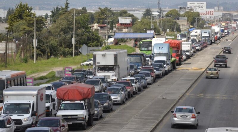 Vecinos retiran bloqueo en carretera México-Toluca