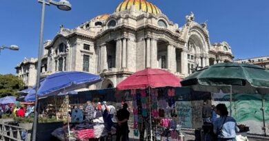 Visitantes se quejan de "tianguis" en Bellas Artes