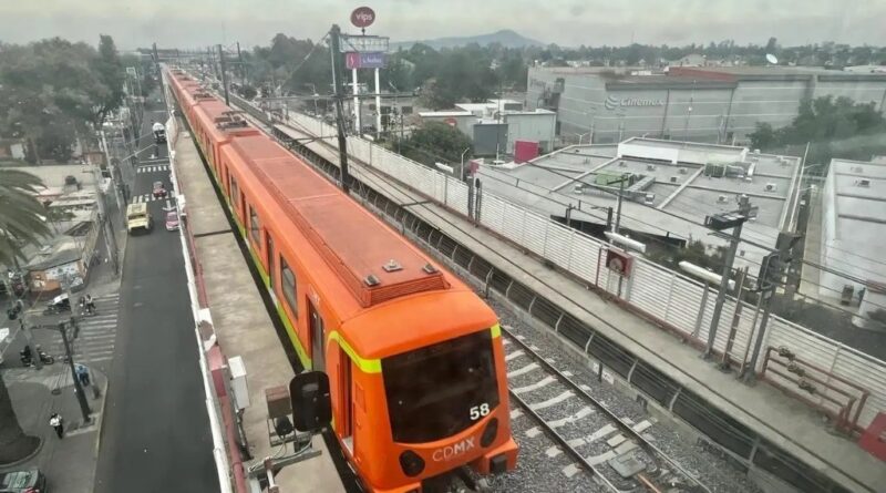 Por corto circuito retiran tren del Metro a talleres de Ciudad Azteca