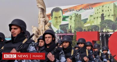 Siria: ¿Por qué el ejército colapsó tan rápido ante el avance de los rebeldes que derrocaron a Al Assad? - BBC News Mundo